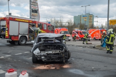 Feuerwehr und Rettungsdienst am Unfallort.|Foto: DLB