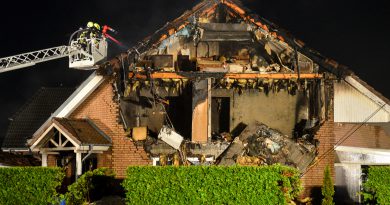 Doppelhaushälfte nach Explosion zerstört Doppelhaushälfte nach Explosion zerstört
