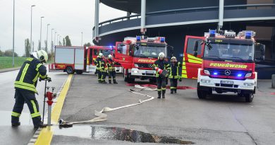 Brand im Kaufpark Eiche – Feuerwehr probt den Ernstfall Brand im Kaufpark Eiche – Feuerwehr probt den Ernstfall