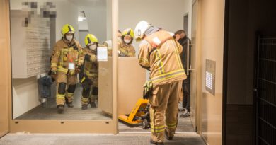 SEK stürmt Wohnung – Tresor und Betäubungsmittel beschlagnahmt SEK stürmt Wohnung – Tresor und Betäubungsmittel beschlagnahmt
